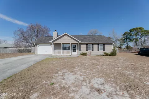 215 Joey Ct, Hubert, NC 28539
