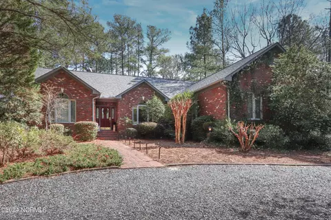 12 Glenbarr Ct, Pinehurst, NC 28374