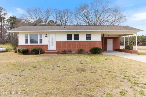 1164 410 Hwy N, Bladenboro, NC 28320