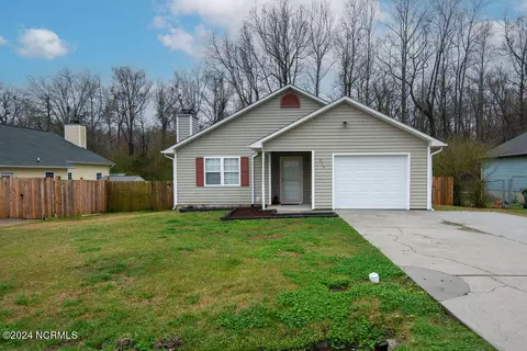 255 Pollard Dr, Jacksonville, NC 28540