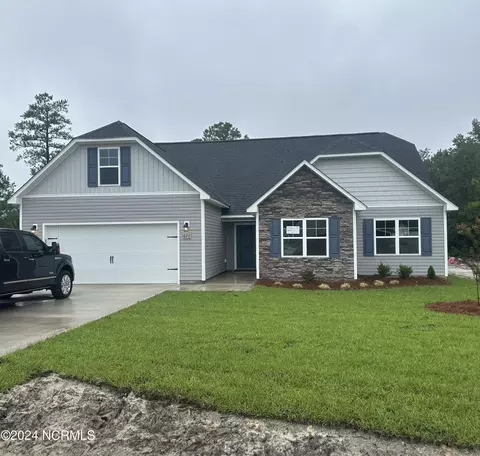 611 Macy Pl, Hubert, NC 28539