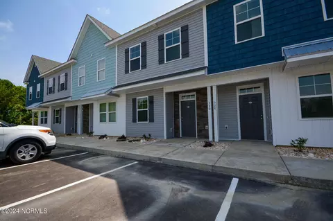 330 Starfish Ln, Sneads Ferry, NC 28460