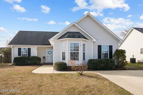 932 Penncross Dr, Greenville, NC 27834