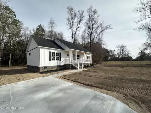 4416 Sharp Point Rd, Fountain, NC 27829