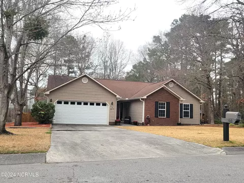 100 Yellowwood Dr, Jacksonville, NC 28546