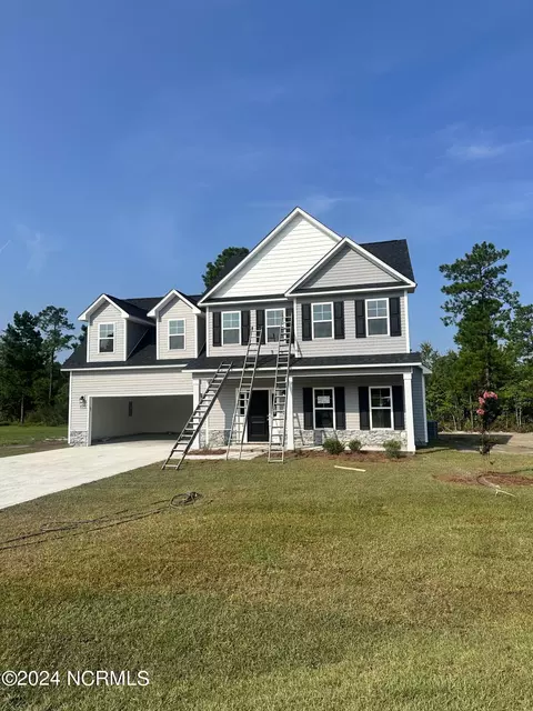 609 Macy Pl, Hubert, NC 28539