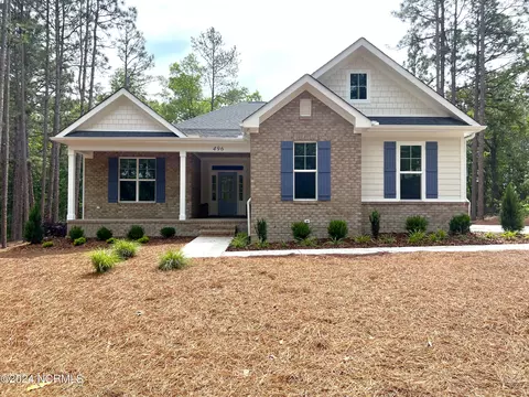 496 Longleaf Dr, West End, NC 27376