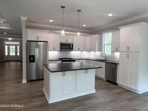 496 Longleaf Dr, West End, NC 27376 photo 9