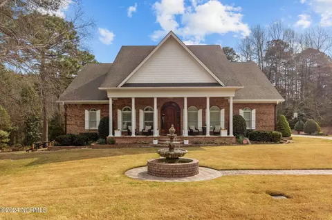 120 Belfair Ct, Southern Pines, NC 28387