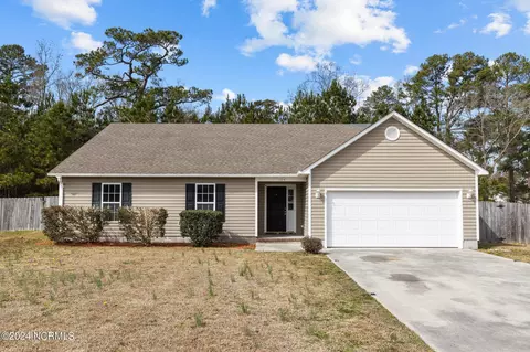 104 Blue Bird Ln, Newport, NC 28570