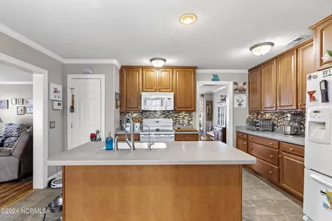 Kitchen - 102 Lafitte Dr, Hubert, NC 28539 photo 3 of 6