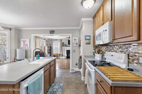 Kitchen - 102 Lafitte Dr, Hubert, NC 28539 photo 6 of 6