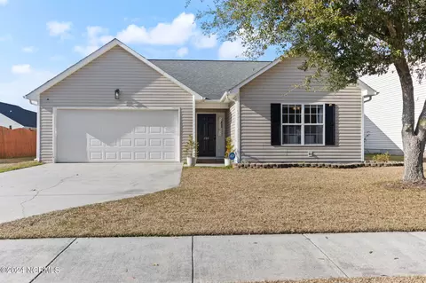 204 Providence Dr, Jacksonville, NC 28546