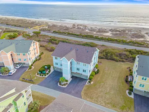 61 Foxfire Ln, Caswell Beach, NC 28465