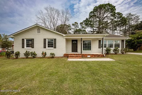 407 Madam Moores Ln, New Bern, NC 28562