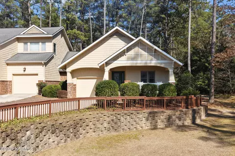 30 Lamplighter Village Dr #30, Pinehurst, NC 28374
