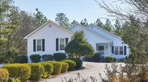 108 Oakcrest Ct, West End, NC 27376