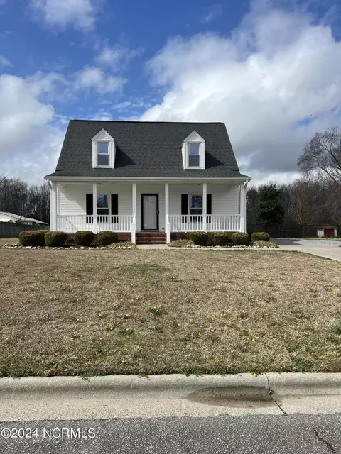 3813 N Hills Dr, Ayden, NC 28513