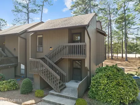 10 Pine Tree Rd #208, Pinehurst, NC 28374