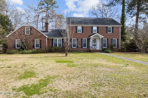 2005 Cambridge Dr, Kinston, NC 28504