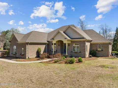 103 Maurice Ct, Chocowinity, NC 27817