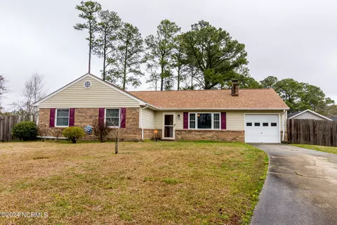 413 Cedar Ct, Jacksonville, NC 28546