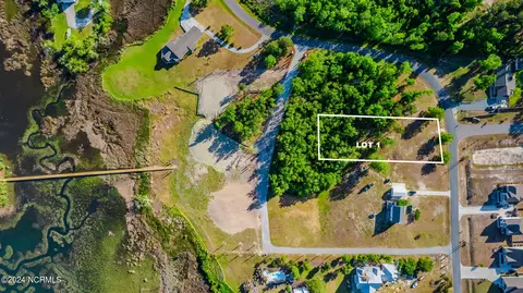 1 Dogwood Ln, Hampstead, NC 28443