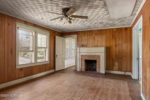 Living - 526 Pigott Rd, Gloucester, NC 28528 photo 1 of 1