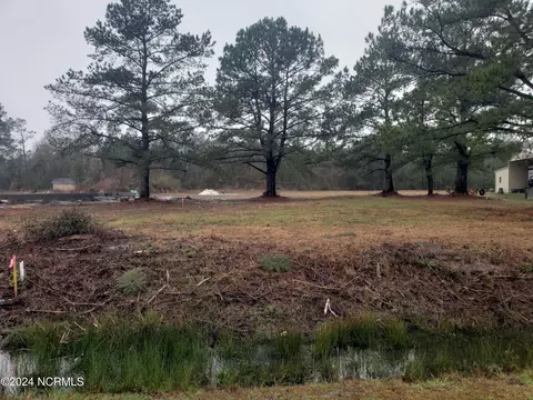 323 Bobbys Dr, Newport, NC 28570