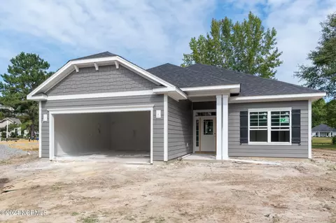 165 Firethorn Cir, Wallace, NC 28466