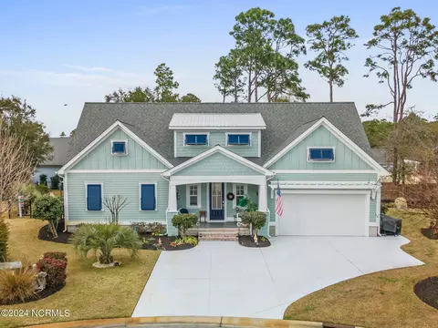 1038 Sea Horse Ct, Southport, NC 28461