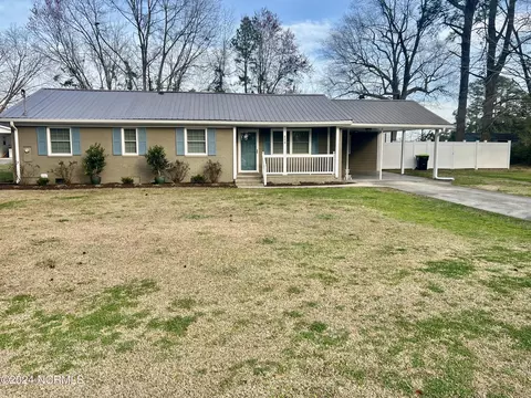 808 Spruce St, Whiteville, NC 28472