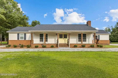 1035 Tucker Rd, Grimesland, NC 27837