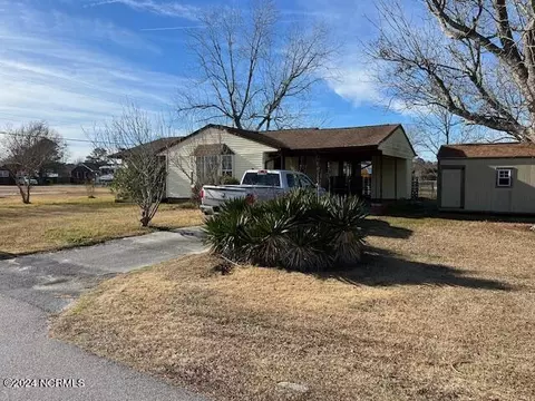 113 N Park Ln, Swansboro, NC 28584
