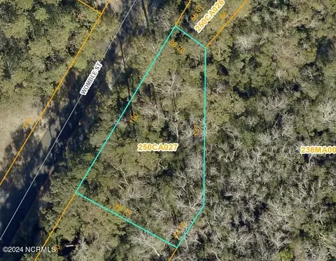 17 Womble St, Oak Island, NC 28465