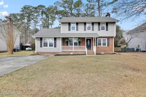 2722 Northwoods Dr, Jacksonville, NC 28540