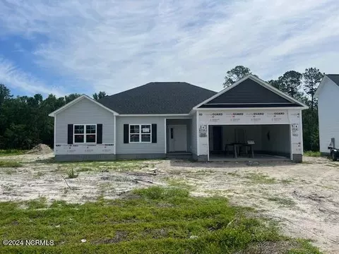 606 Macy Pl, Hubert, NC 28539 photo 1