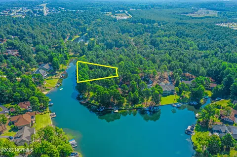 230 Otter Ct, West End, NC 27376