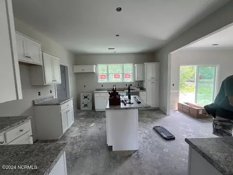 604 Macy Pl, Hubert, NC 28539 photo 4