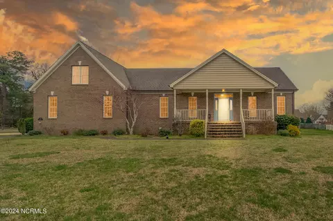 201 Starboard Ct, Elizabeth City, NC 27909