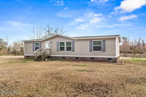 109 Woodville Dr, Tabor City, NC 28463