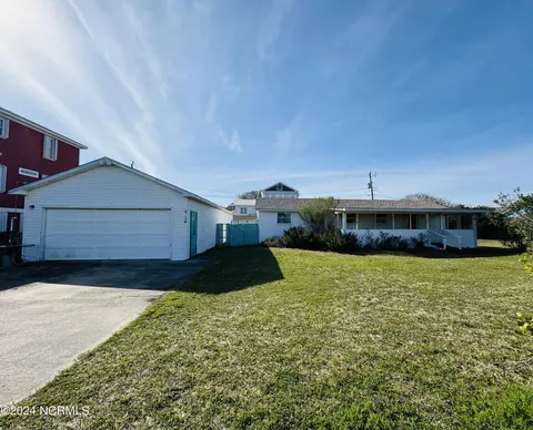 530 S Third Ave, Kure Beach, NC 28449