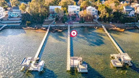 7518 Sound Dr, Emerald Isle, NC 28594