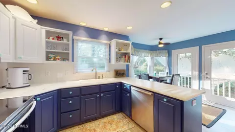Kitchen - 259 Oakleaf Dr, Pine Knoll Shores, NC 28512 photo 3 of 5