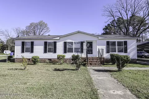 201 E Dixon St, Elm City, NC 27822