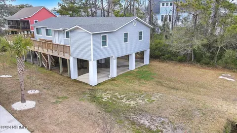 115 SE 41st St, Oak Island, NC 28465
