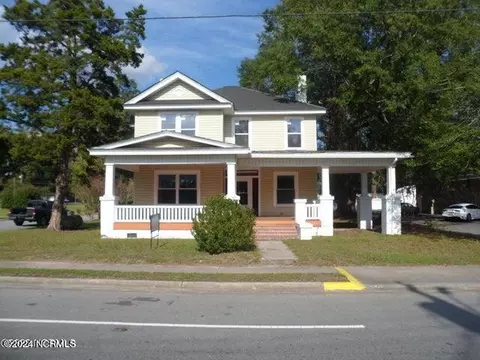 453 Queen St, Grifton, NC 28530
