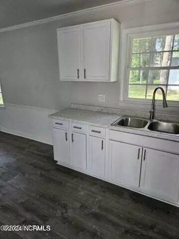 902 Cunningham Rd, Kinston, NC 28501