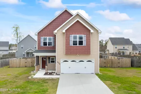 904 Haystack Ln, Jacksonville, NC 28546