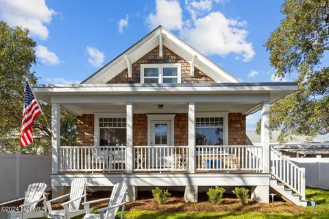 2607 Arendell St, Morehead City, NC 28557
